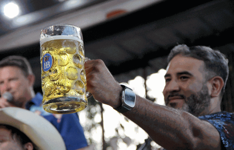Peoria Oktoberfest - Stein Holding Contest